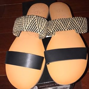 DV | NWT sandals
